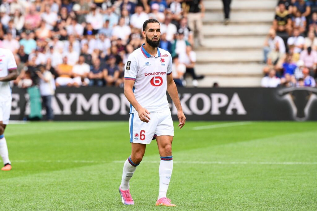 Supporters de l'ESTAC Troyes dans les tribunes d'un stade de Ligue 1