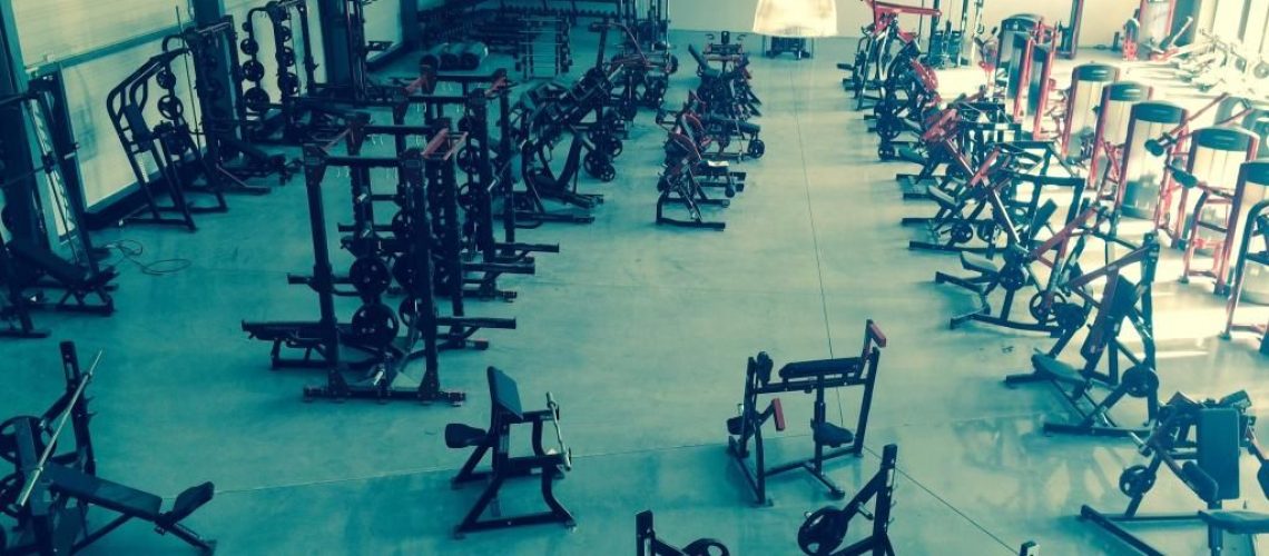 Espace de musculation dans une salle de sport à Cornebarrieu